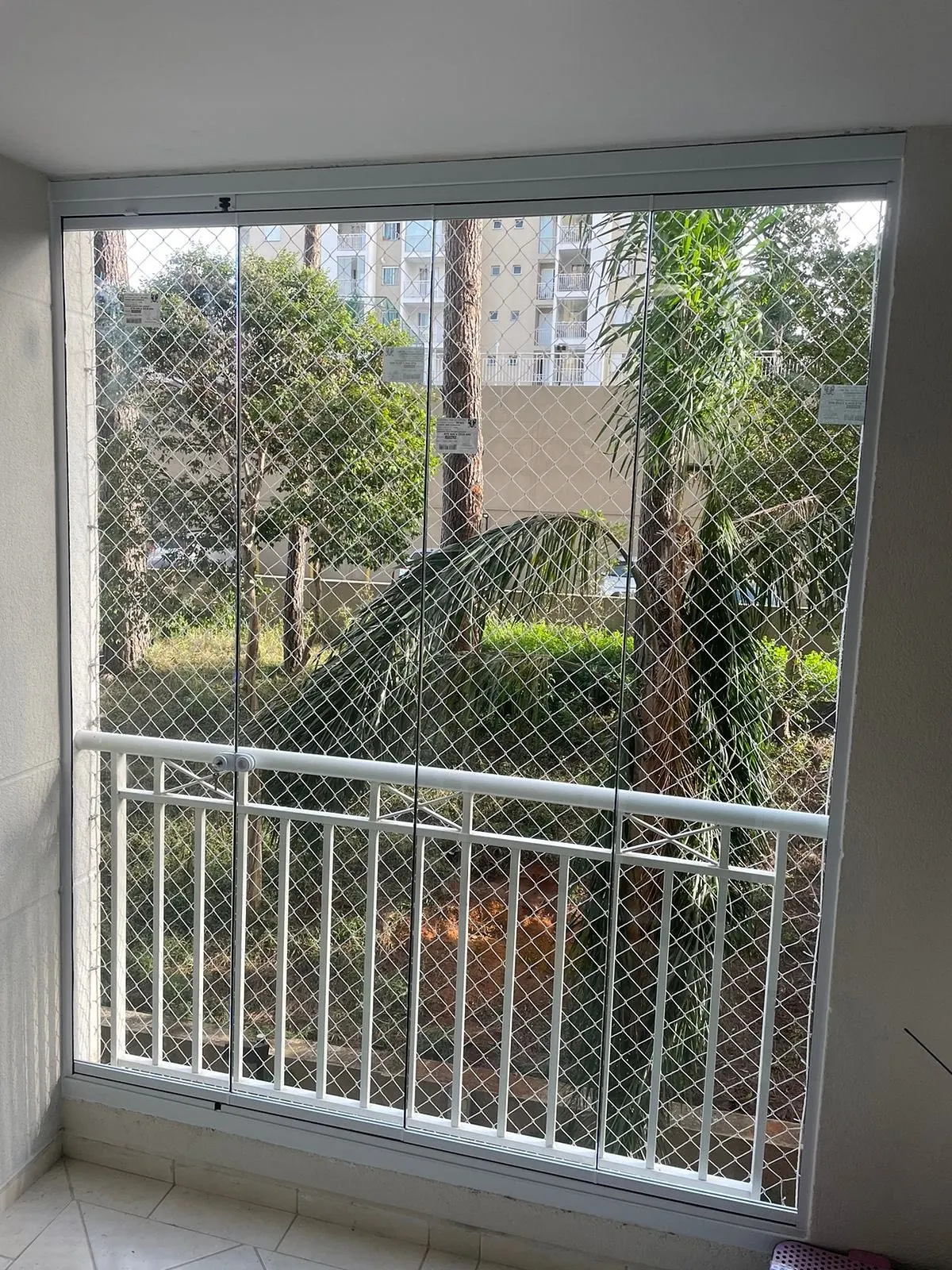Fechamento de sacada em vidro temperado, projeto real executado pela FEBOX